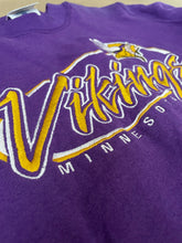 Cargar imagen en el visor de la galería, 1990s 10/12Y Minnesota Vikings Sweatshirt

